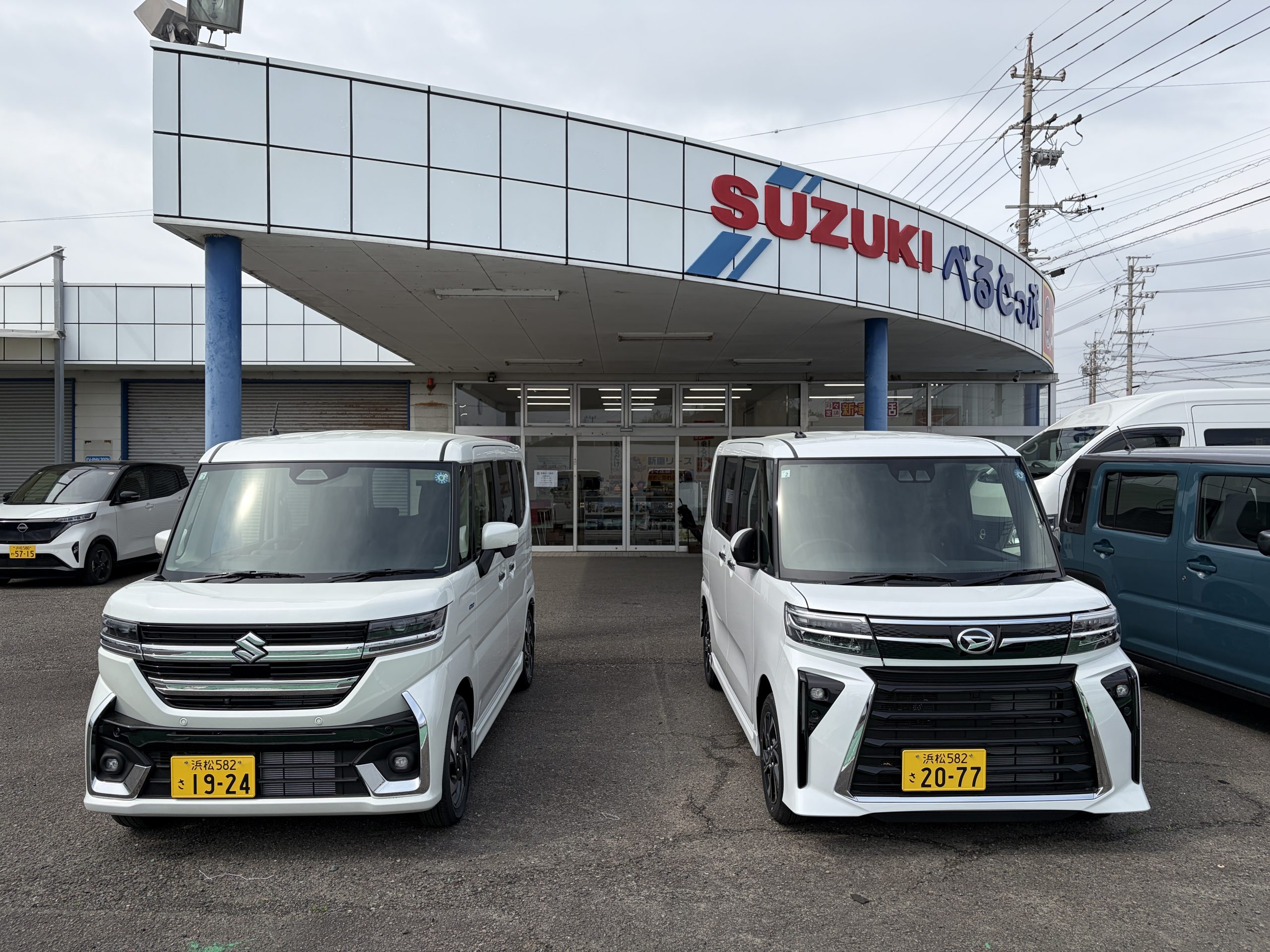 スペーシアカスタムとタントカスタムの展示試乗車が入庫しました